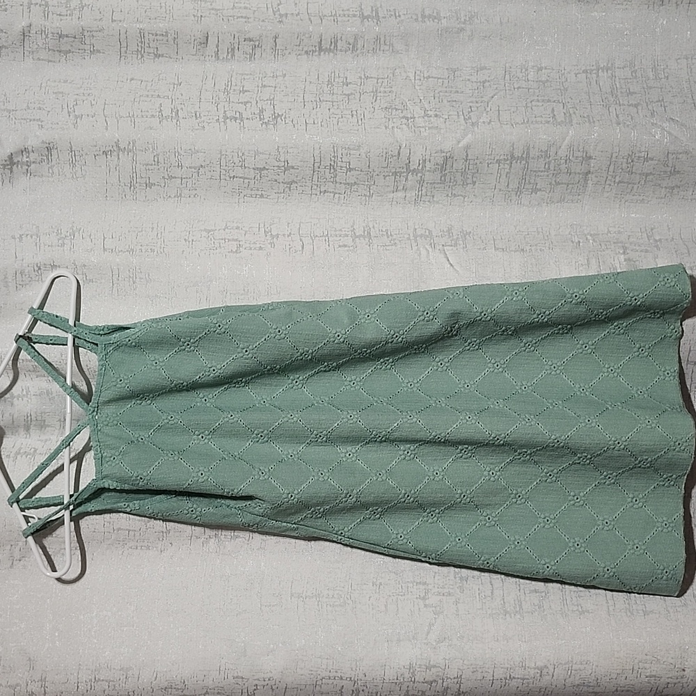 Green Sleeveless Dress - Picture 2 of 4